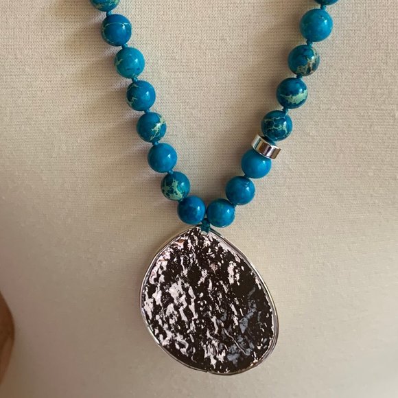 NEST - Turquoise Jasper Pendant Necklace -Like New - Picture 3 of 8